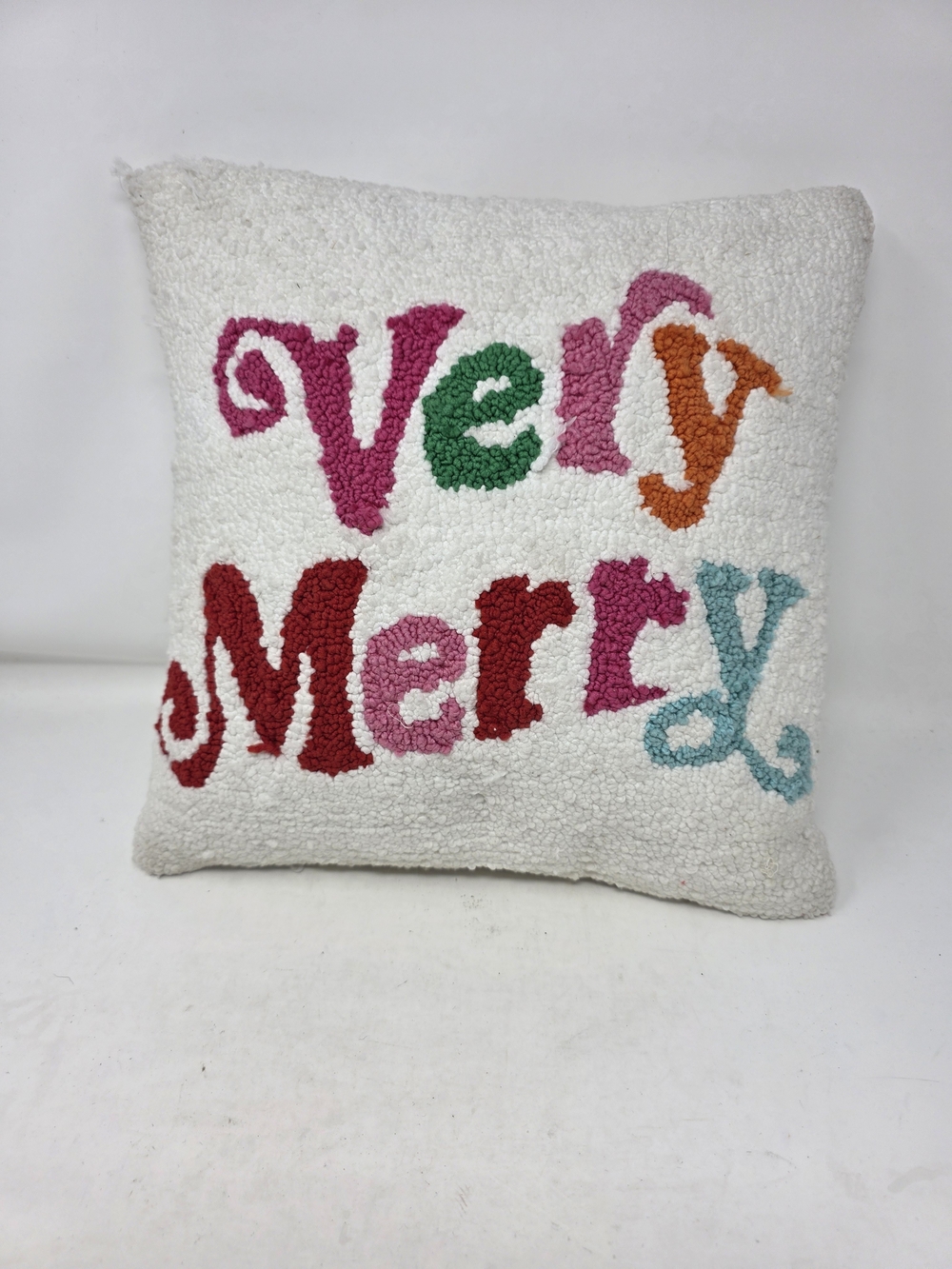 Shiraleah Chicago Very Merry Punch Needle Hooked Christmas Throw Pillow NWT